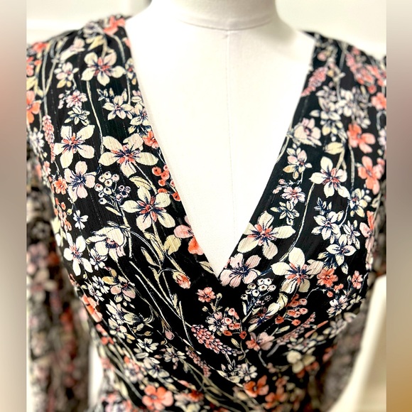 NWT Tommy Hilfiger Self Belted Floral Print Lined Dress With Zip Back Closure - Picture 4 of 10